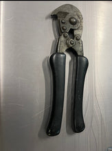 Load image into Gallery viewer, WIRE CUTTER PLIERS FRONT VIEW
