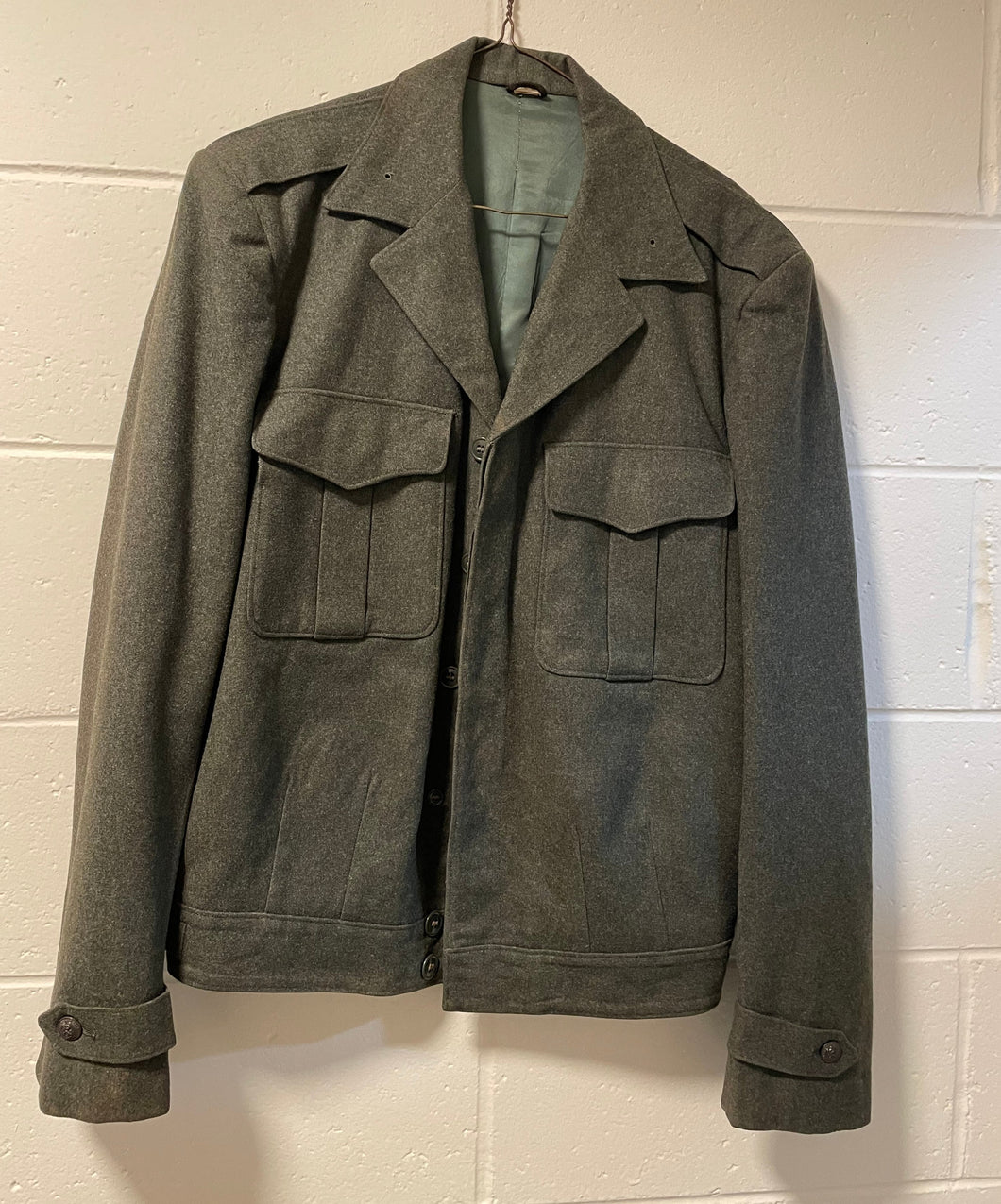 FRONT VIEW OF VINTAGE MARINE CORPS IKE JACKET