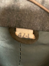 Load image into Gallery viewer, CLOSE UP OF JACKET SIZE TAG

