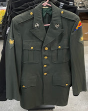 Load image into Gallery viewer, FRONT VIEW VINTAGE ARMY DRESS GREEN JACKET
