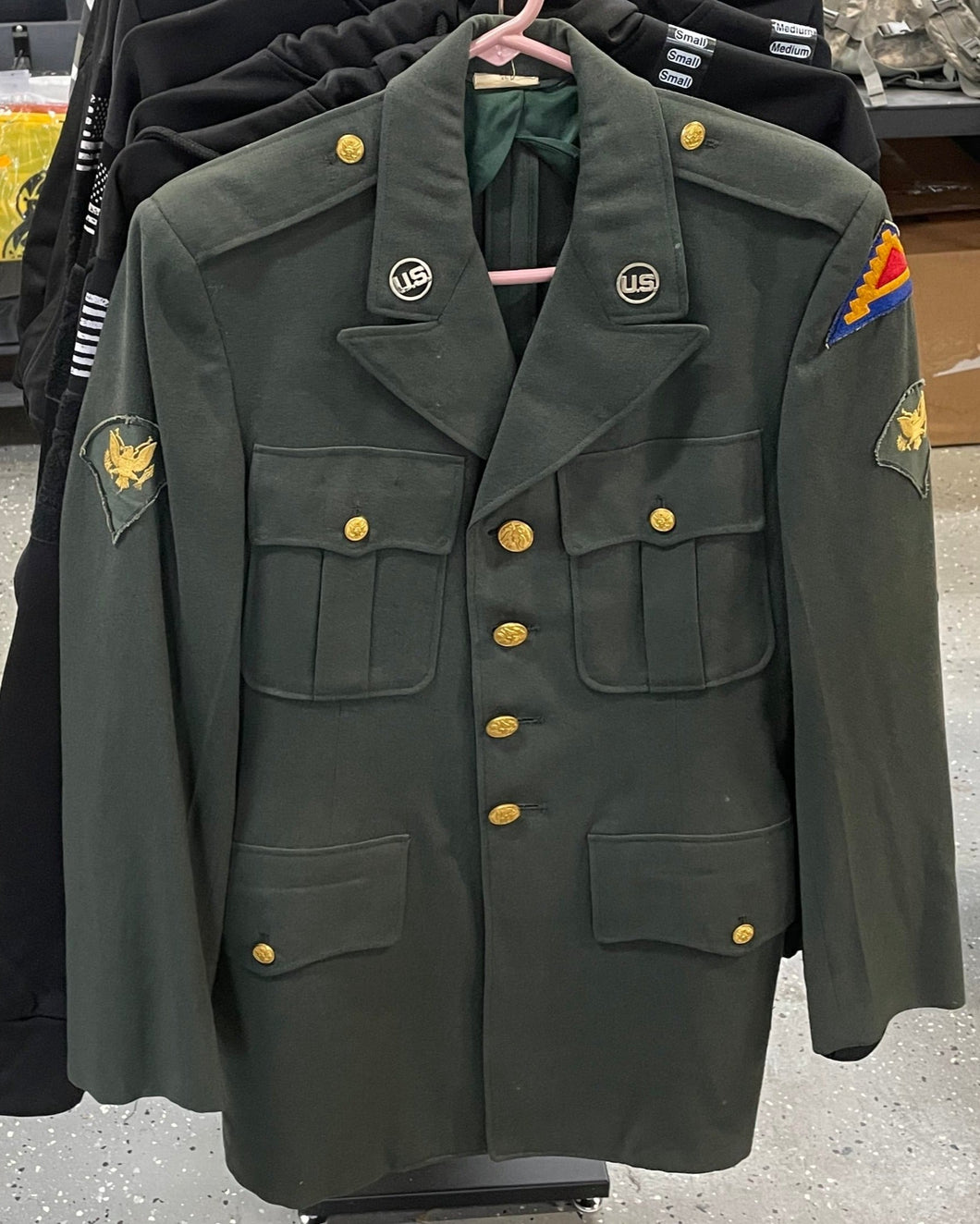 FRONT VIEW VINTAGE ARMY DRESS GREEN JACKET