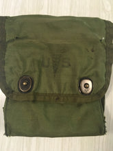 Load image into Gallery viewer, Vintage Medical Instrument Pouch N.O. Without contents 8. Alice Clips, Snaps Work, Some Wear
