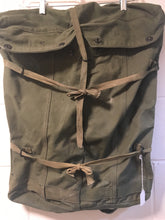 Load image into Gallery viewer, EXTREMELY RARE!!! Original 1945 WW2 18X24 (aprox) AIRBORNE BAZOOKA BACKPACK!!
