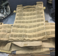Load image into Gallery viewer, Rear view of LBT large plate carrier
