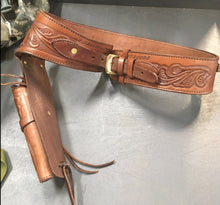Load image into Gallery viewer, FRONT VIEW TOOLED LEATHER HOLSTER
