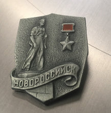 Load image into Gallery viewer, front of Soviet hero cities pin~Novorossiysk

